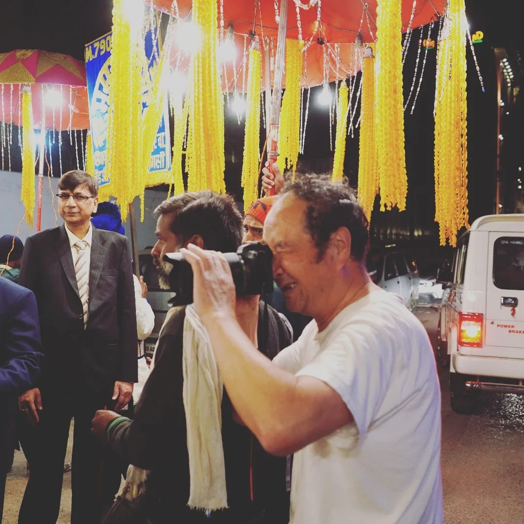 When the hunter becomes the hunted. Big fat #Indian #weddings are such a curiosity for #tourists.

#varanasi #india #banaras #kashi #banarasi #travel #varanasidiaries #uttarpradesh