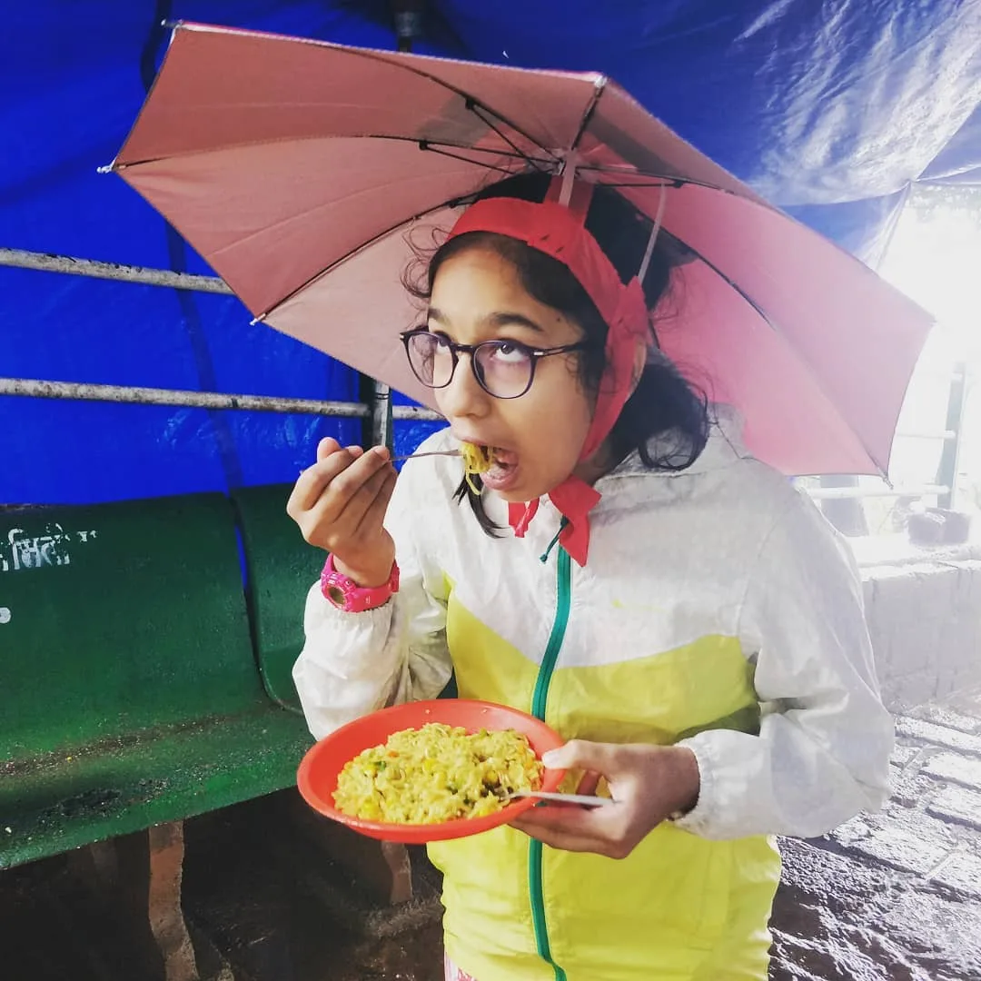 S1: मेरी खाते हुए picture लोगे तो I'll act crazy.
