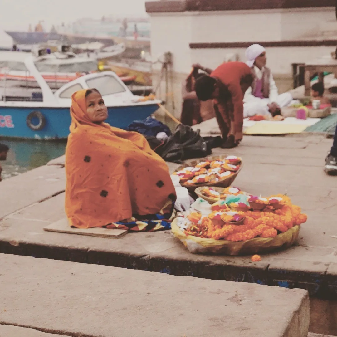 #varanasi #india #banaras #kashi #banarasi #travel #varanasidiaries #uttarpradesh #photography #benaras #ganga #incredibleindia #ghat #gangaghat #gangaghats #travelphotography #var
