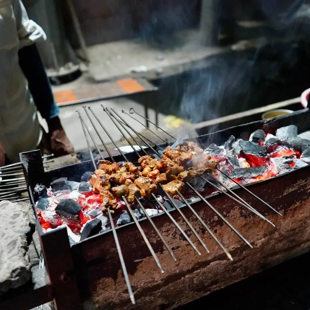 #coal #embers #glow #barbecue #grill #street #food #streetfood #streetfoodindia #steam #sustainable #slowliving #theartofslowliving #photography #indiaclicks #incredibleindia #indi