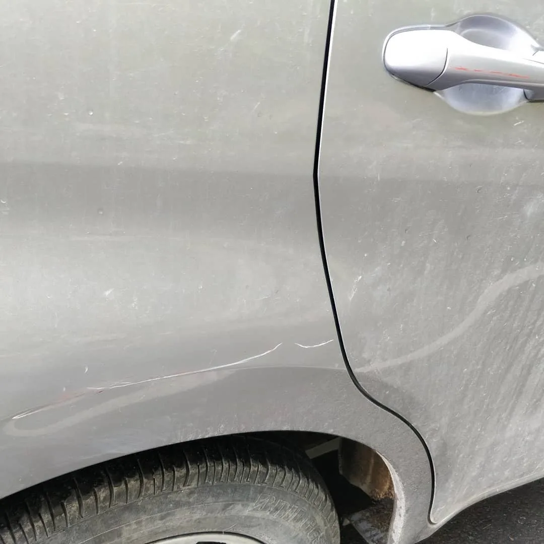 Met with our first #accident yesterday. A minor one. A pick up truck was badly parked at a turn on the road down from Chail. While I was trying to negotiate past it, an impatient b