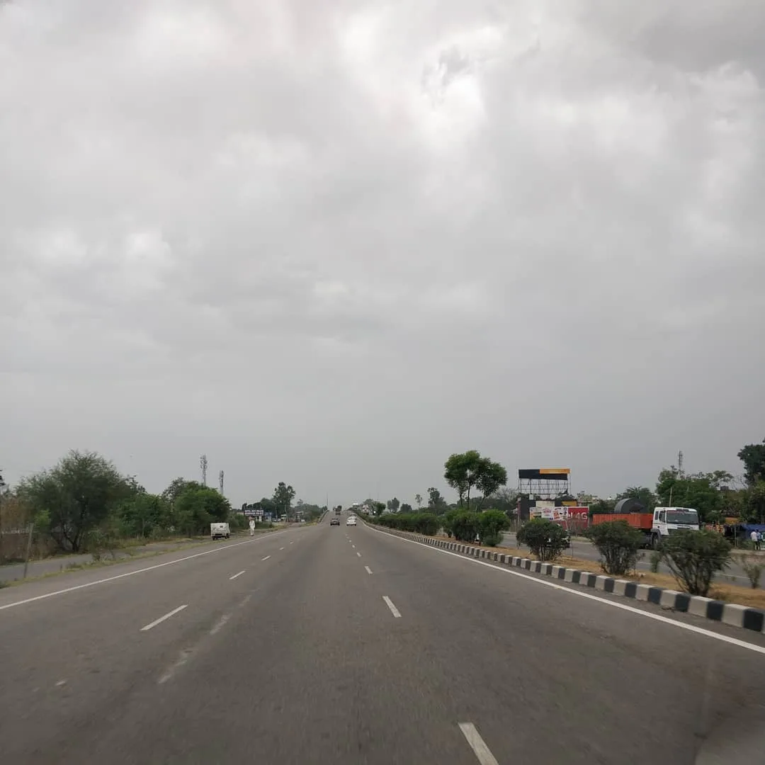 It's 7:45 am and the #skies over #Kurukshetra  are #overcast. Its been a pleaseant 25°C since we entered the plains. We are actually driving without air conditioning. Did we bring 