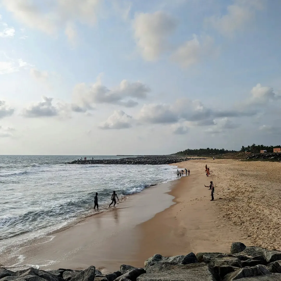 #Maravanthe was a bit of a let down. I suppose it's the kind of place that only looks glorious in drone pics.

#Karnataka #India #indiaclicks #incredibleindia
