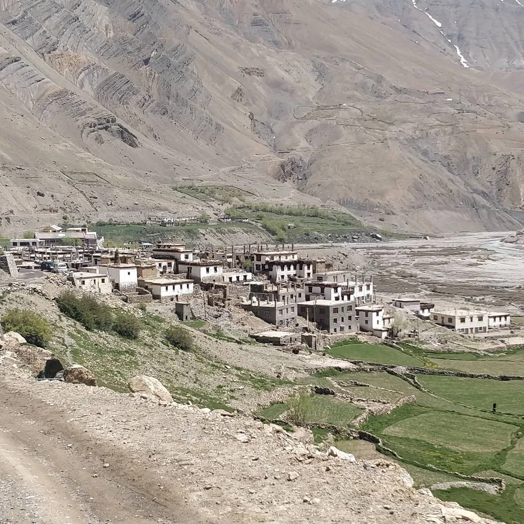You would have seen images of villages and monasteries perched precariously at the edge of mountains. Usually people post about Tiger's Nest in Bhutan. Come to #Spiti and you will 