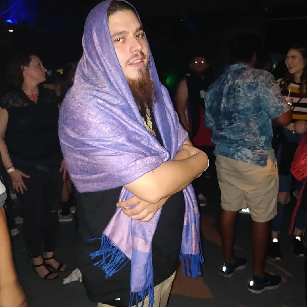 The Fatima Biji look for men. काफ़ी popular at rave parties in the US 🤣