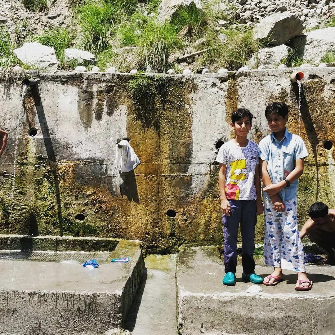 Freshly showered.

Yesterday we started from Kasauli at day break, and reached Ponda after sunset. Since we were on the road all through, with the occasional meal break, we didn't 