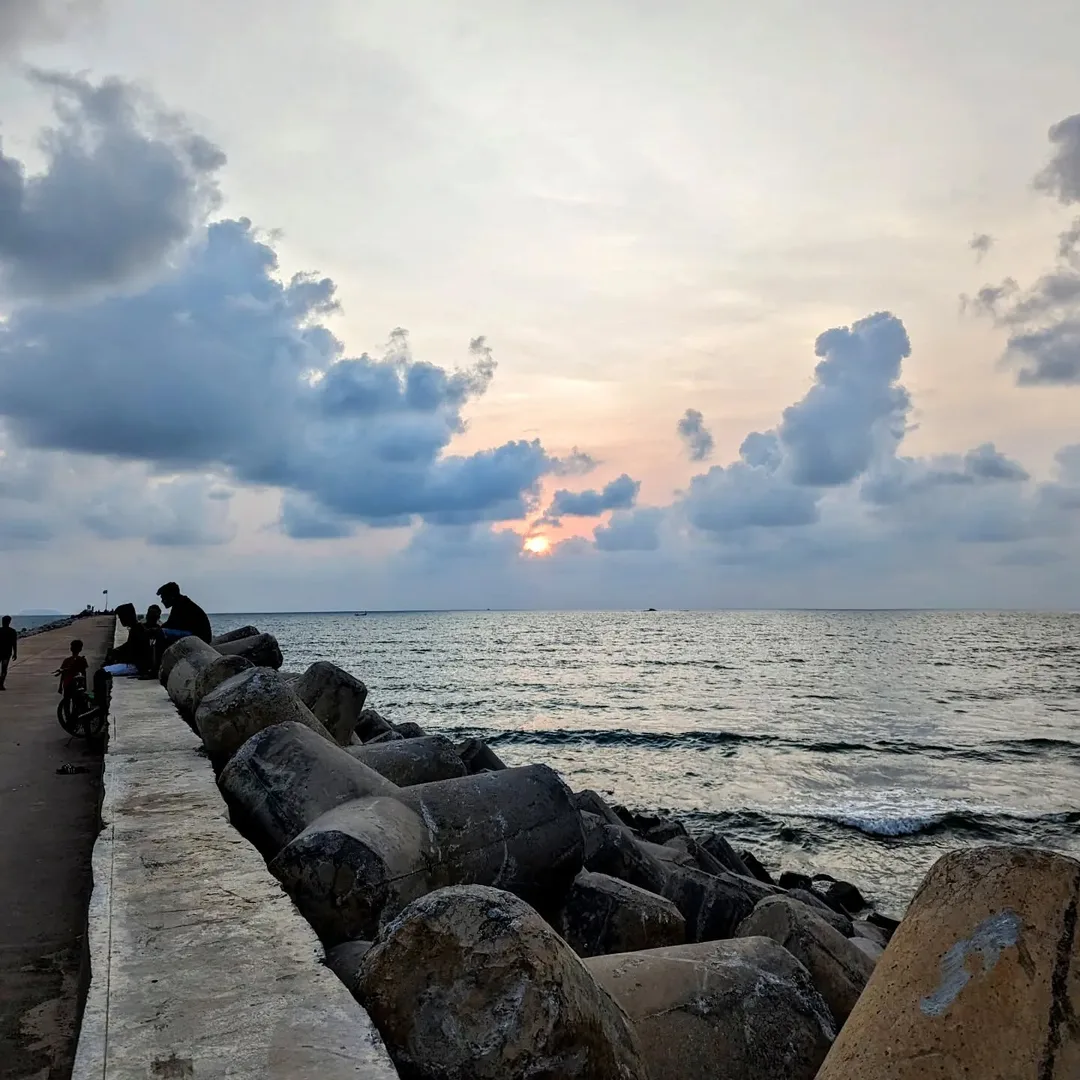 I don't think we've ever experienced anything quite like the #Alvekodi #Sea Walk.

#Karnataka #incredibleindia #clouds