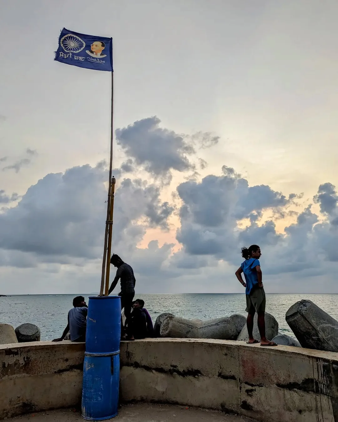 Being #blue at the #Alvekodi Sea Walk.

#sea #Karnataka #Ambedkar #clouds