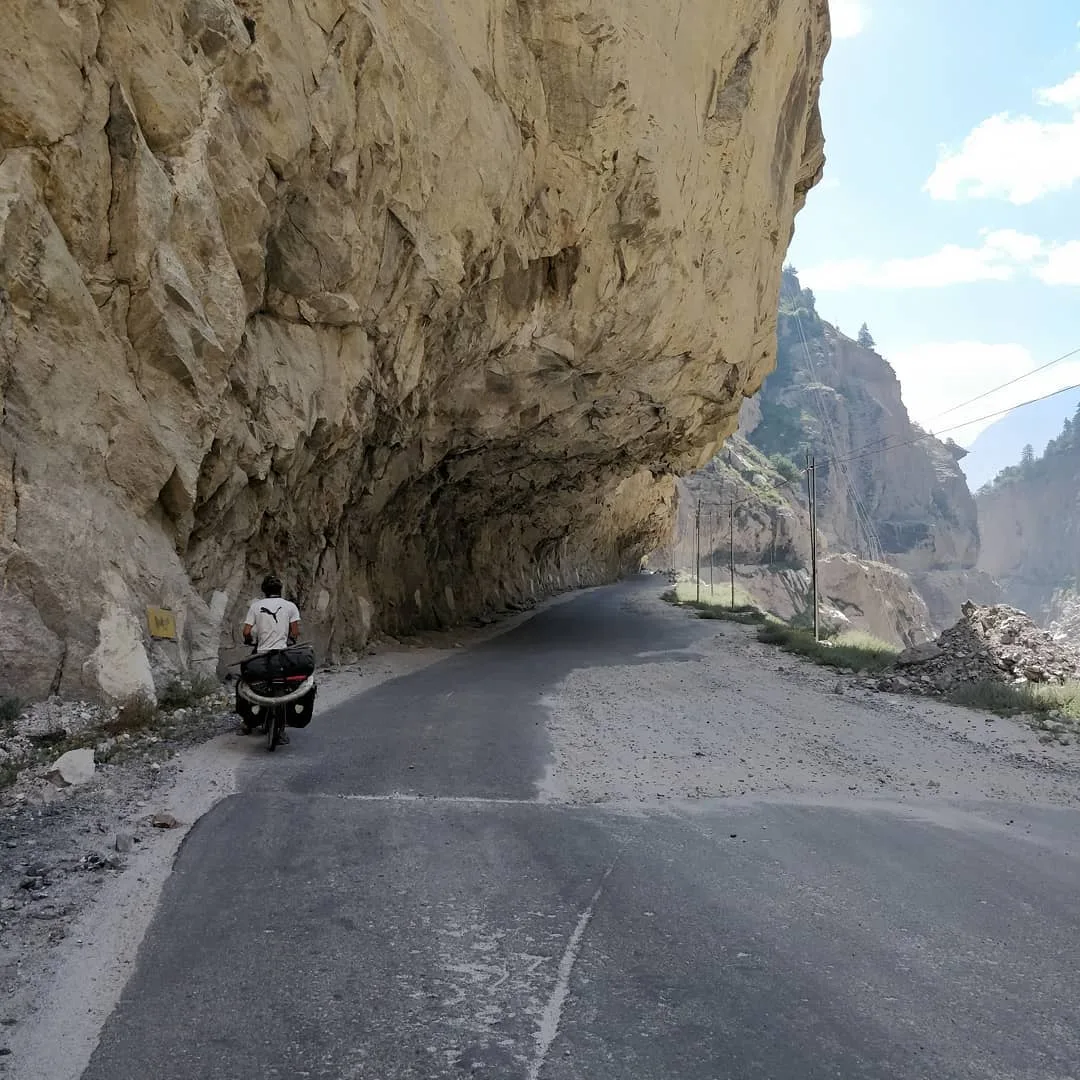 Nowhere near the most spectacular #overhang we have encountered so far. But the one safest to photograph 😀