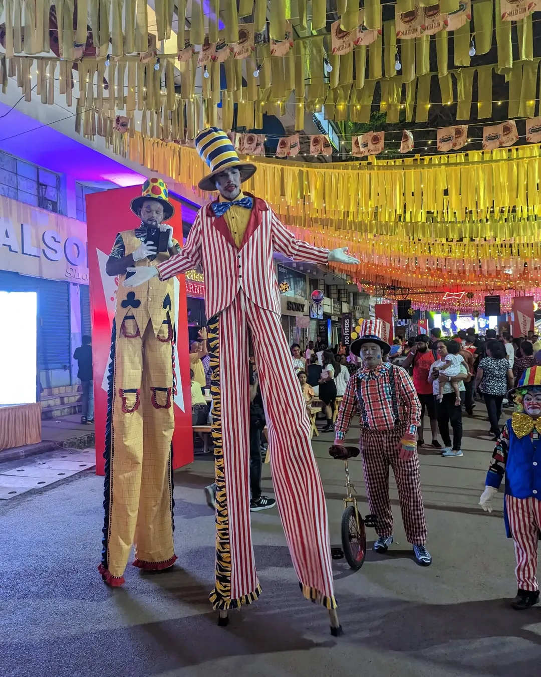 There were entertainers of all hues