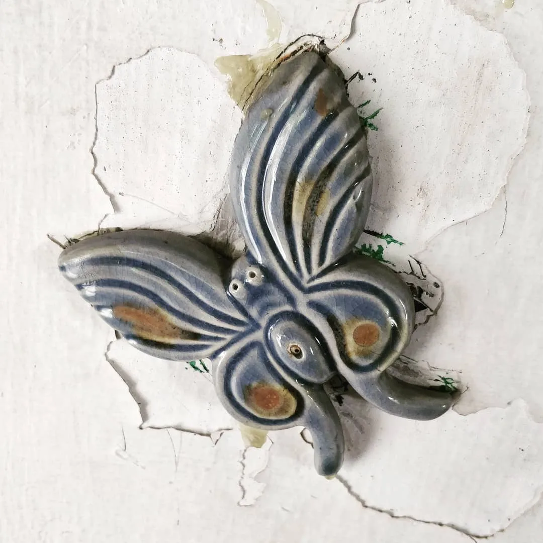 The café I was at, had a fly on the wall. Was it listening to my conversations. But I was sitting there all by myself.

Could it listen to the musings of my mind?

Will it keep my 
