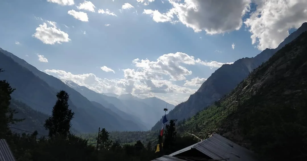 Reporting live from the road to #Chitkul. The scenery has now left us speechless.

Instagram wanted to filter this pic 😲