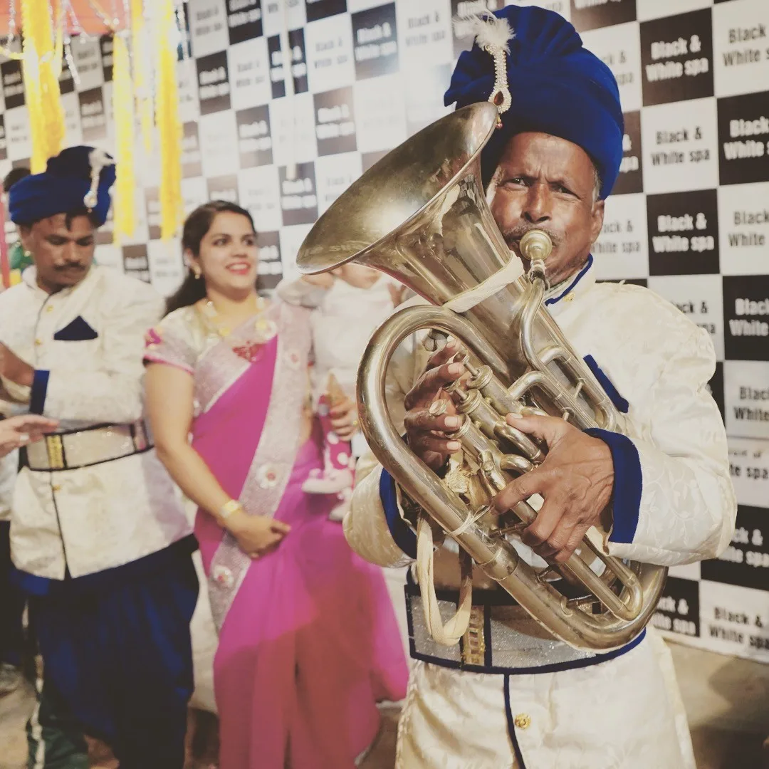 #varanasi #india #banaras #kashi #banarasi #travel #varanasidiaries #uttarpradesh #photography #benaras #incredibleindia #travelphotography #varanasiindia #wedding #weddings #photo