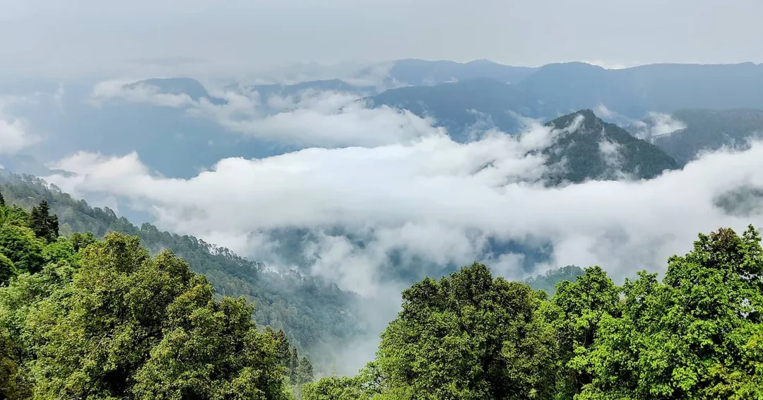 बादलों के ऊपर - above the clouds