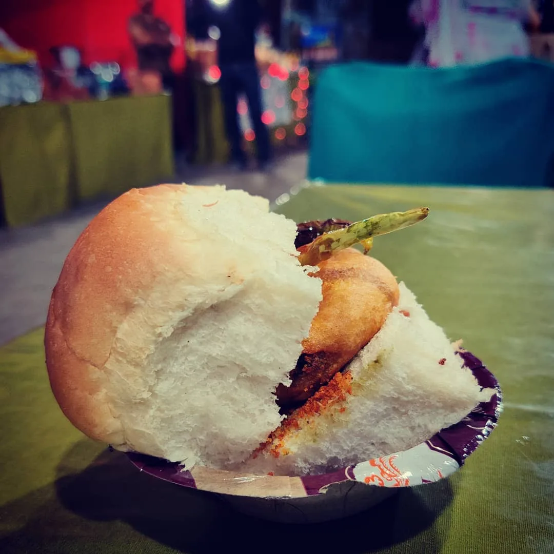 मगर हमारे लिए तो वड़ा पाव ही ठीक है