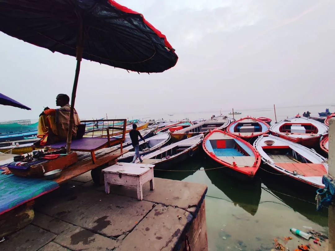 #varanasi #india #banaras #kashi #banarasi #travel #varanasidiaries #uttarpradesh #photography #benaras #ganga #incredibleindia #ghat #gangaghat #gangaghats #travelphotography #var