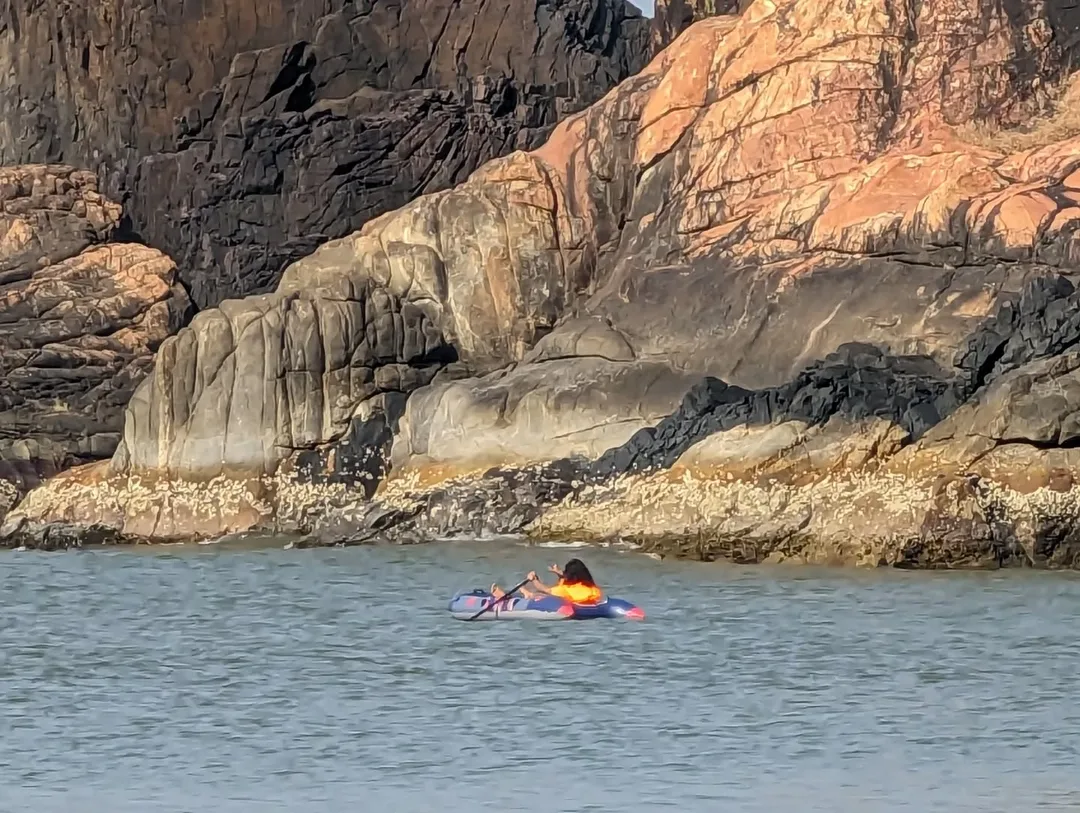 The elder one dialed things up a couple of notches and took the dinghy out into the sea. The island was too rocky and he couldn't find a place to tether his boat, so he came back. 