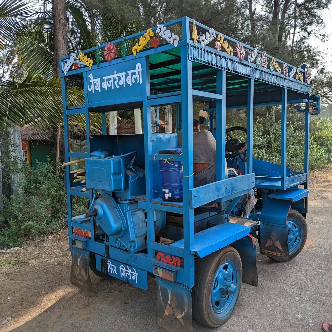 Absolutely fabulous custom vehicle made in Bhilwara, Rajasthan and operating in Karwar, Karnataka. It isn't a modification of an existing vehicle; it's completely built from scratc