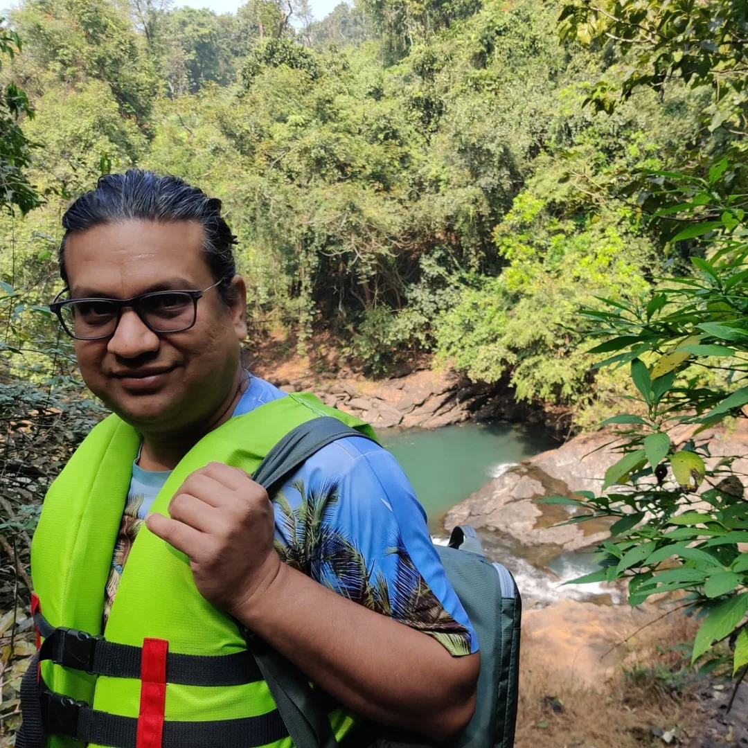 We went splashing in the Sanvordem waterfall today. Much fun, jumping into the cold water, and being chased by fishies trying to get a nibble at us. The trek was quite strenuous an