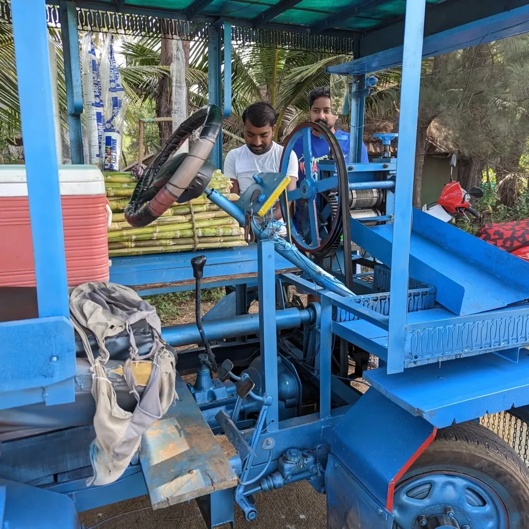 Absolutely fabulous custom vehicle made in Bhilwara, Rajasthan and operating in Karwar, Karnataka. It isn't a modification of an existing vehicle; it's completely built from scratc