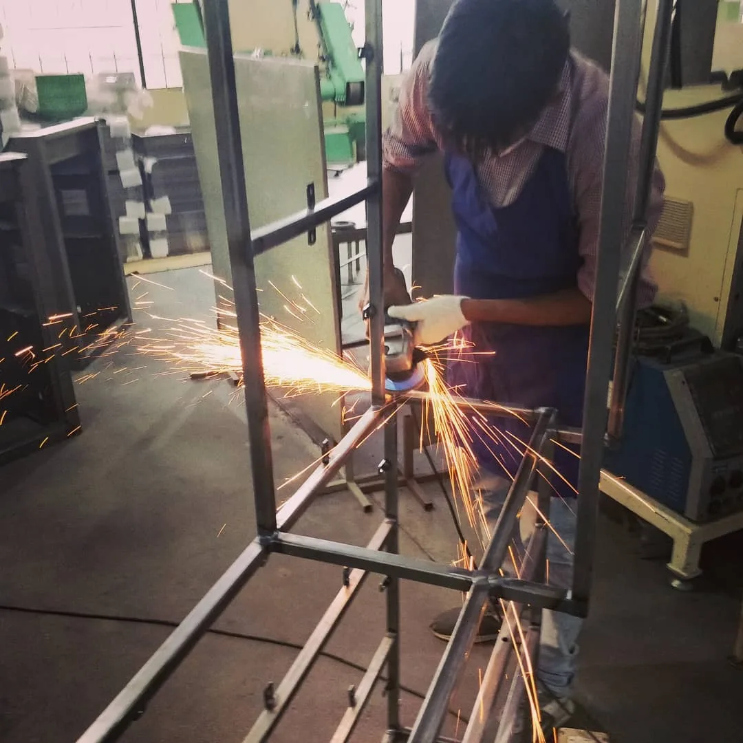 We are in the final stages. The bed and storage #metalwork #weld and #grind is done. Onwards to #powdercoating.

#vanlife #caravan #caravaninteriors