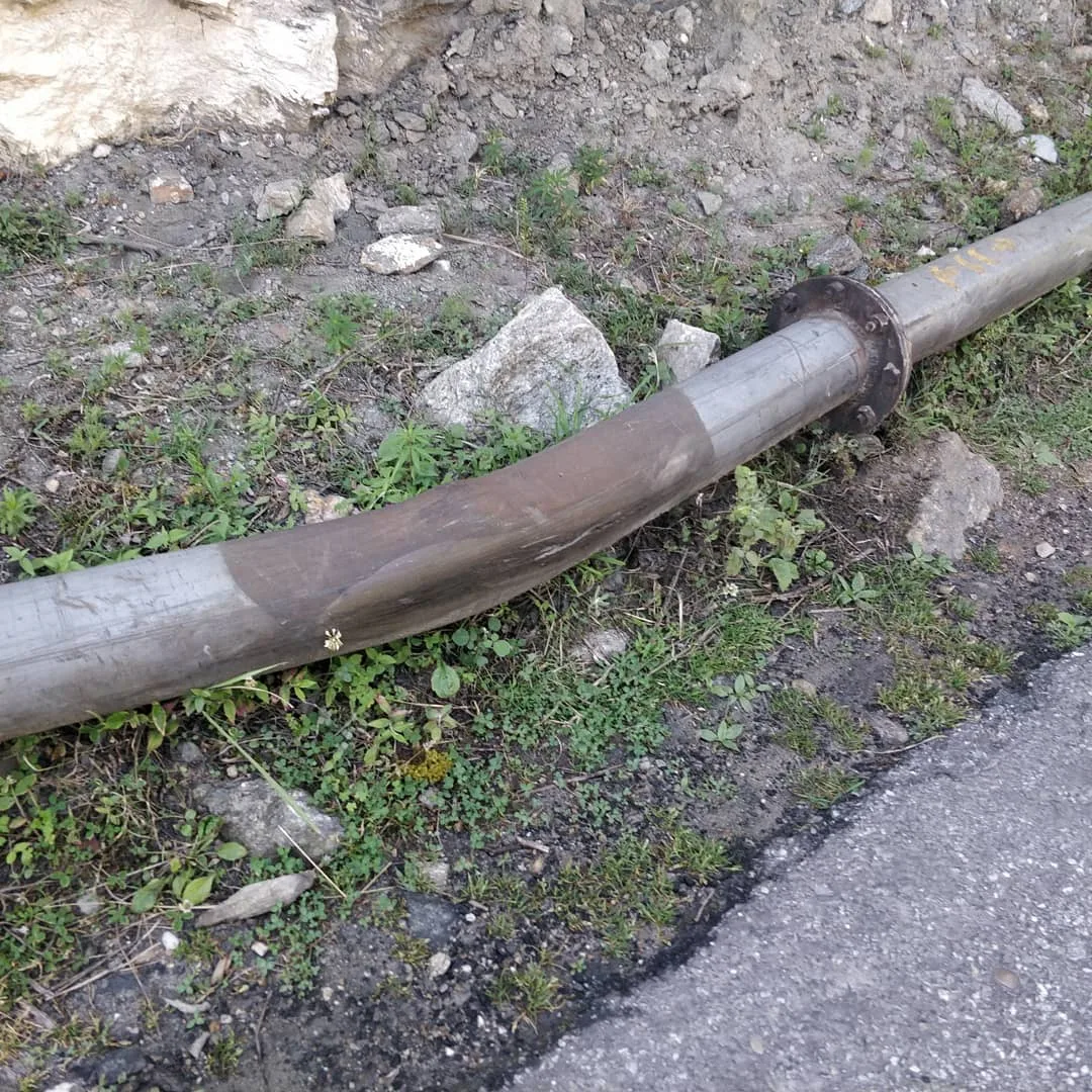 Tyre burst. We moved to the left of the road to allow a vehicle coming uphill to pass. The water pipeline by the side of the road cut the tyre.

#vanlife #roadtrip #travelwithkids 