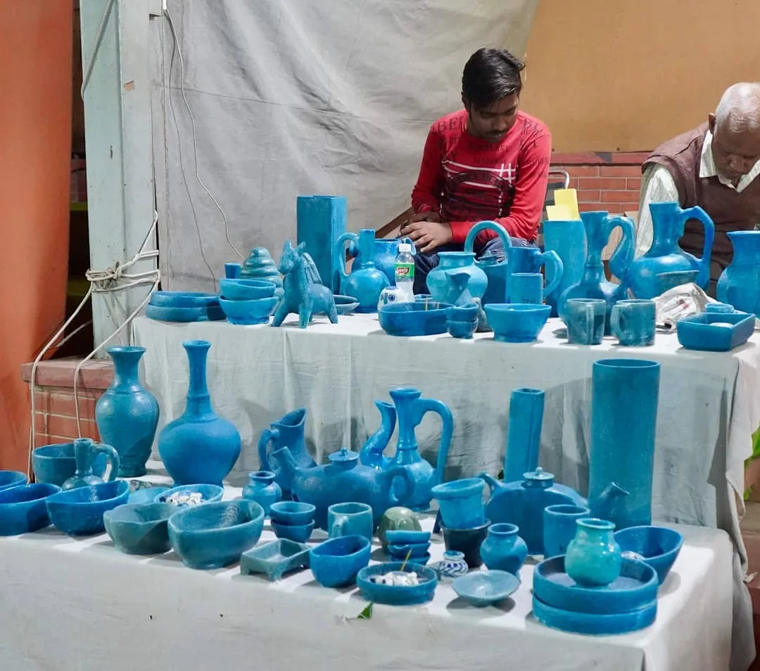 #Blue #pottery from #Dilli

#artisans #craft #handmadeinindia #craftexhibition #conscious #designers #ecofriendly #sustainable #slowliving #theartofslowliving #photography #indiacl