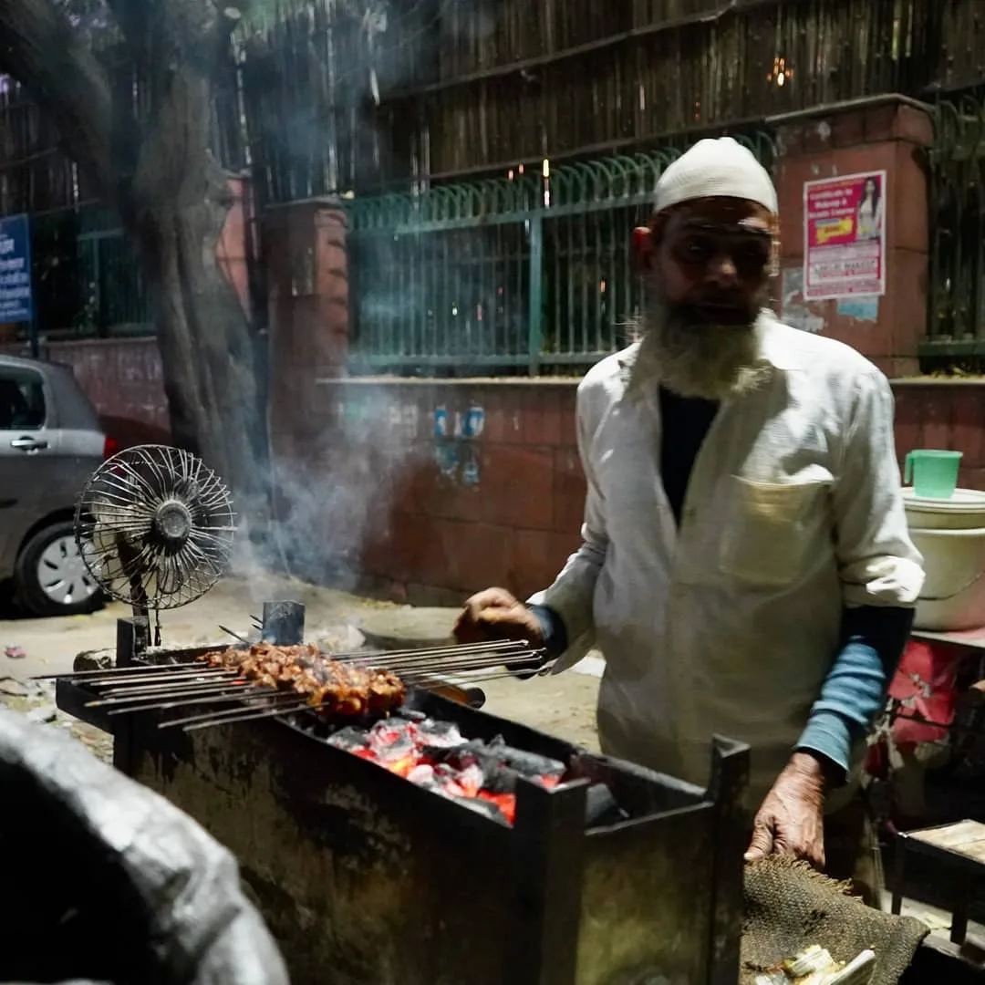 #barbecue #grill #seekh #kabab #street #food #streetfood #streetfoodindia #steam #sustainable #slowliving #theartofslowliving #photography #indiaclicks #incredibleindia #indiapictu