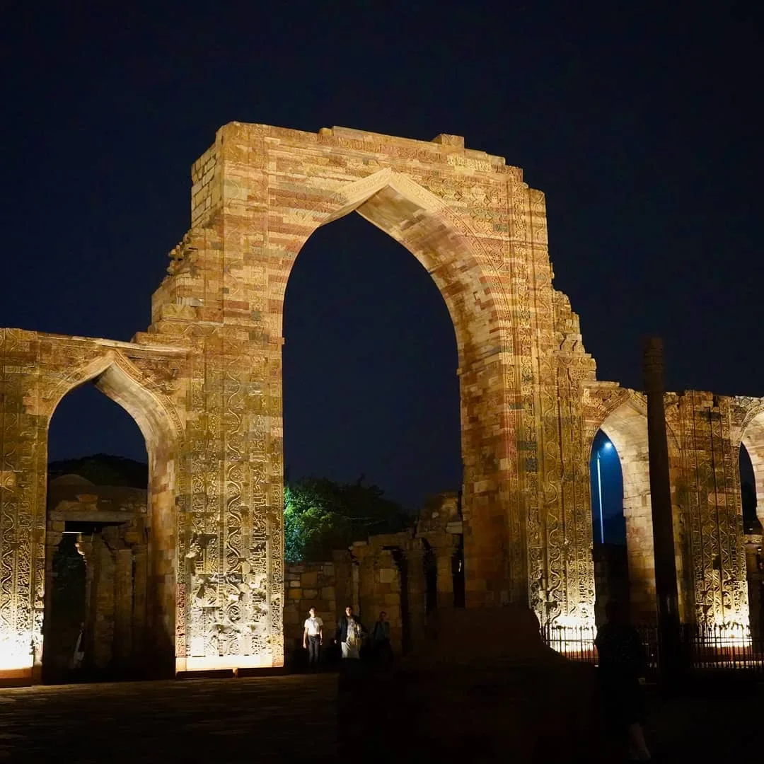 जितनी गहराई में जायेंगे, उतना अद्भुत पायेंगे। #incredibleindia #indiaclicks #indiatravelgram #monument #photography #photography #wanderlust #architecture #delhi #history #ancient
