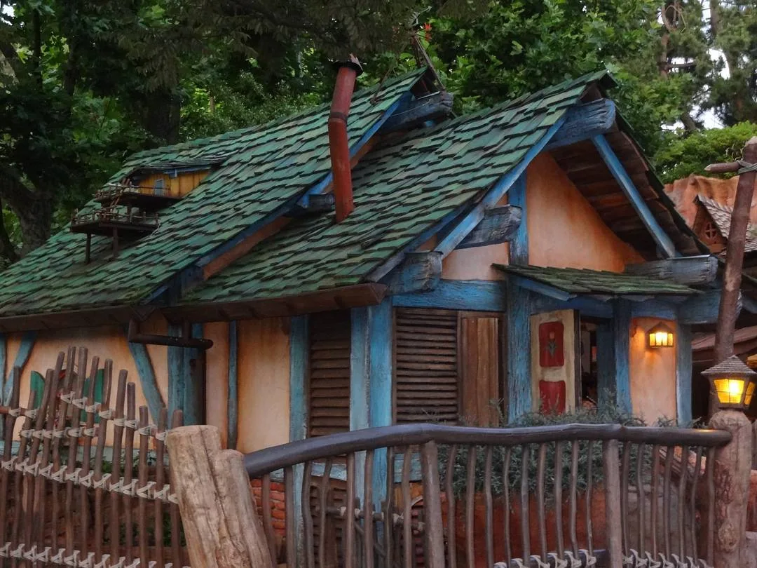 Everybody needs a cute house like this one