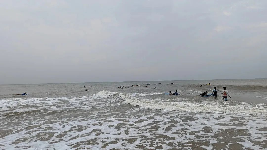 The boys came out of the water last evening, shaken up, but still very excited about toeay. "The waves will be softer in the morning", they said. Why do I not see it?