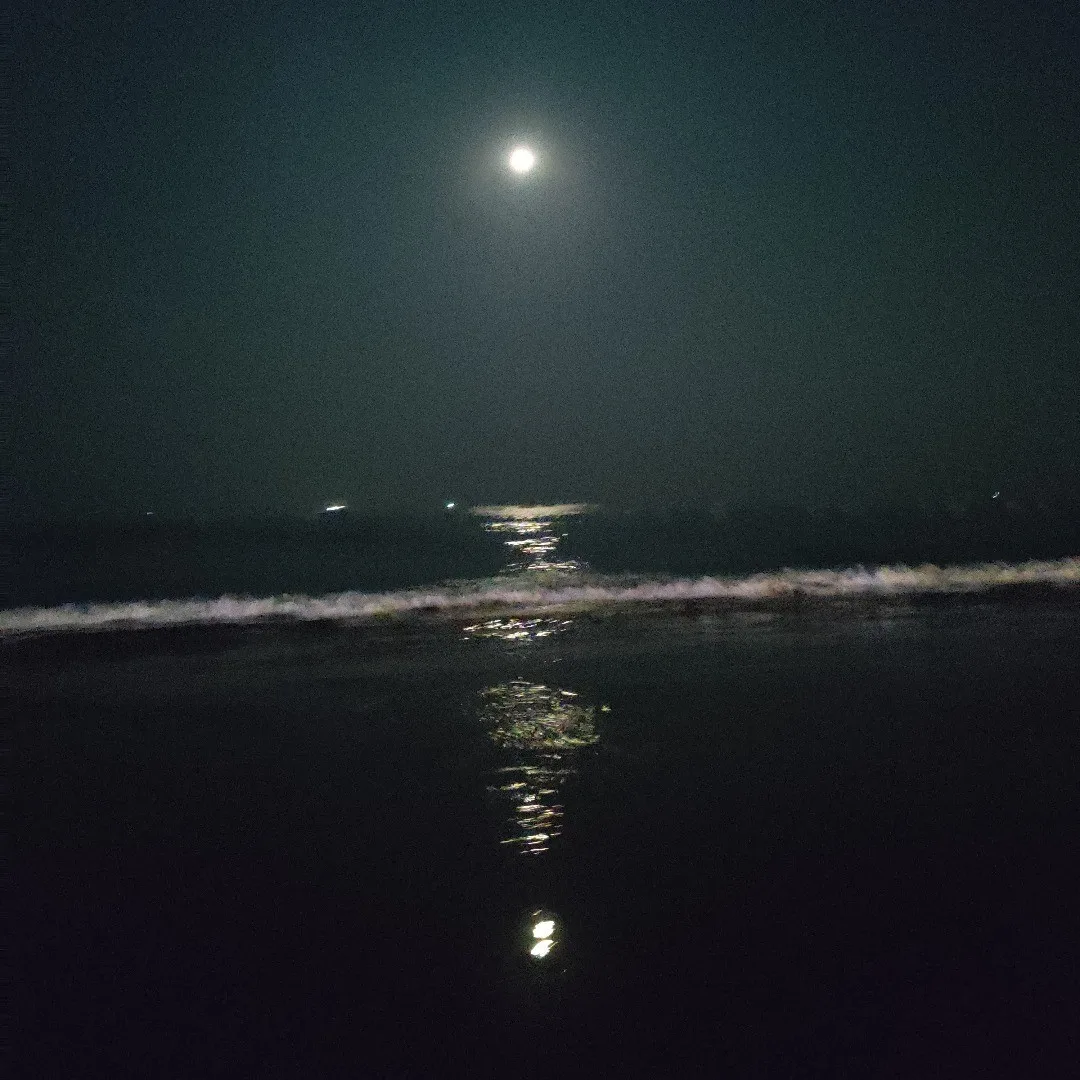 The moon and the earth, paint pictures for us