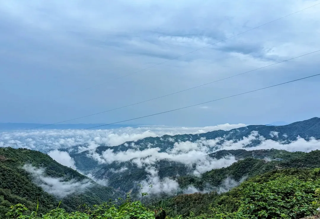 Must there be a cable running through every beautiful pic of the #mountains and #clouds ?