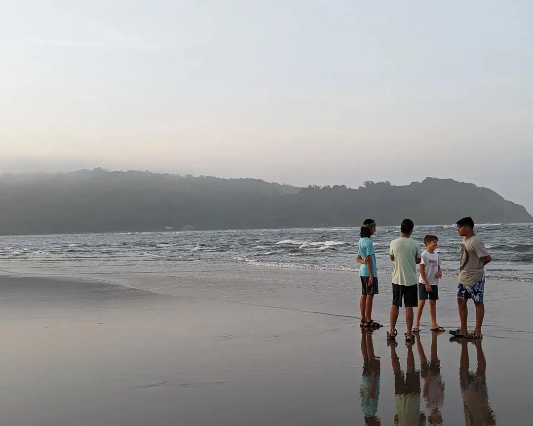 Conversations at the beach