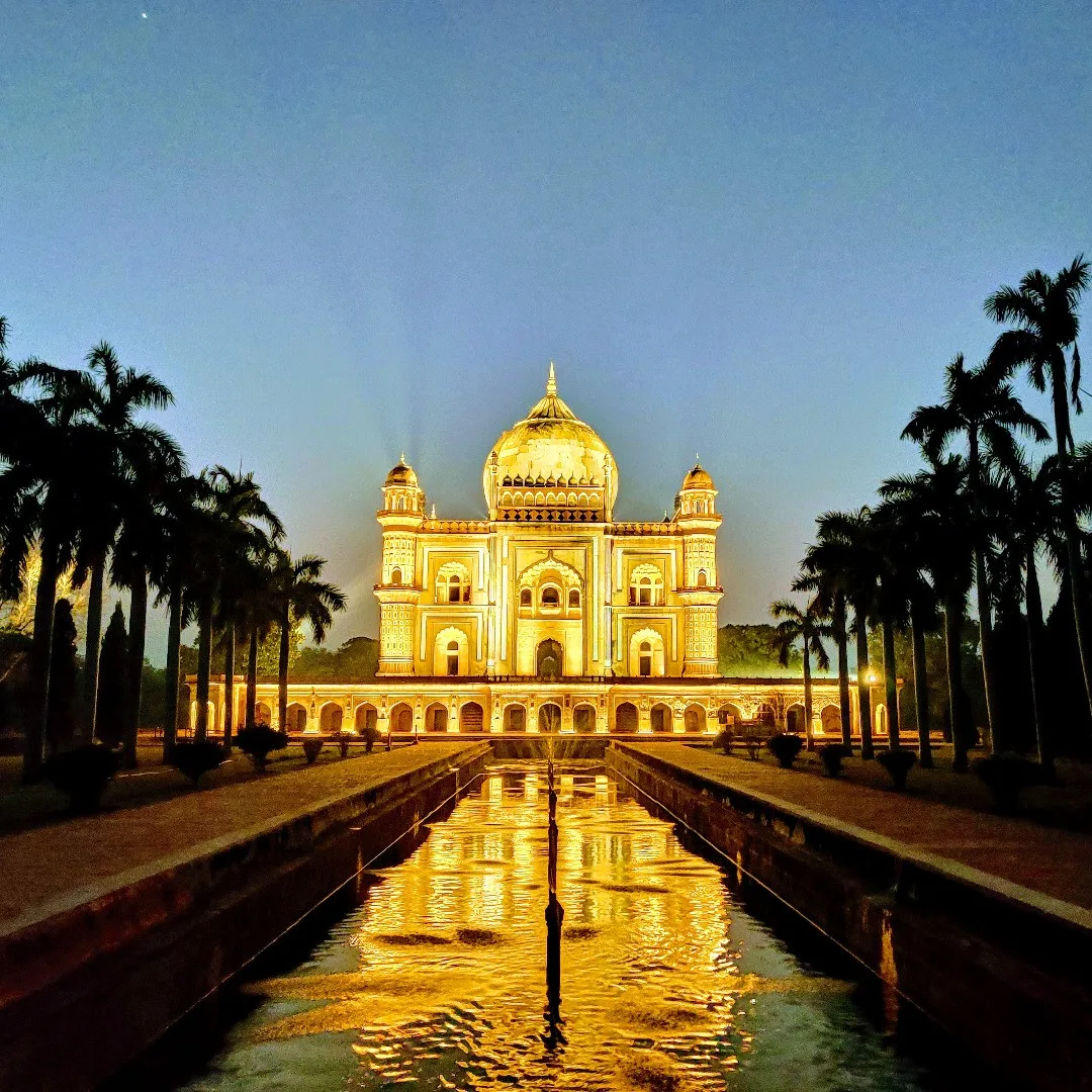 Sajdarjung Tomb