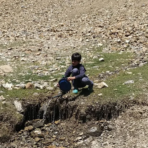 M2 cleans utensils in a natural stream.

No soap was used in the making of photograph. So chill 😁