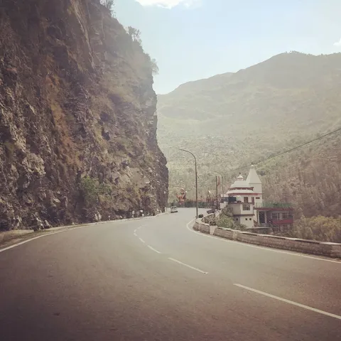 The #drive from #Rampur to #Narkand is what #mountain dreams are made of. #Smooth #tarmac, wide #road, breathtaking scen