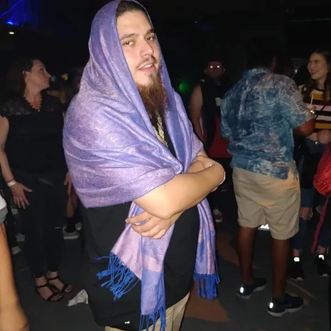 The Fatima Biji look for men. काफ़ी popular at rave parties in the US 🤣