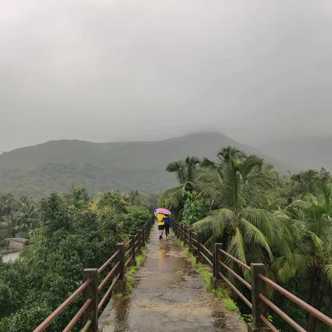 The rather Insta-famous Keri Foot Bridge
