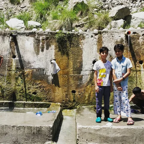 Freshly showered.

Yesterday we started from Kasauli at day break, and reached Ponda after sunset. Since we were on the 