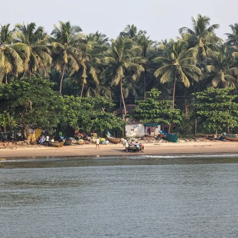 I've often said that #travel doesn't have to be expensive. In Dandeli we stayed at a campsite called BeOnTheTrail that c