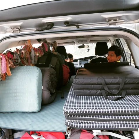 Changed the organisation of our gear a bit. Let's see how this holds up on the #windingroads of #HimachalPradesh

#vanli