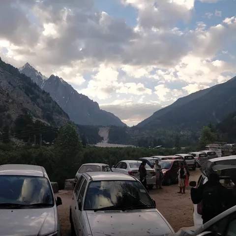 Last night when we came back from dinner, we found our #caravan boxed in by a couple of other cars. We were anyway gonna