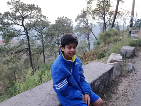Good #morning. We are still #sleepy. Fresh #mountainair.

#vanlife #caravan #Kasauli