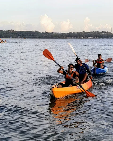 Although it might appear from this pic that he is being towed, M1 did kayak back and forth quite independently.