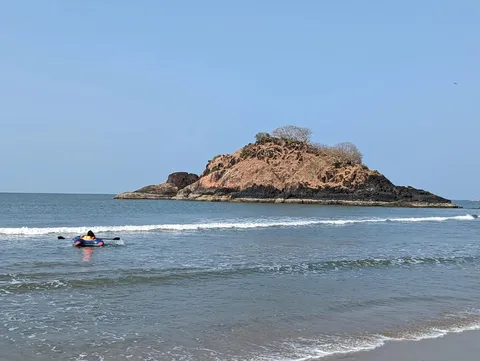 The elder one dialed things up a couple of notches and took the dinghy out into the sea. The island was too rocky and he
