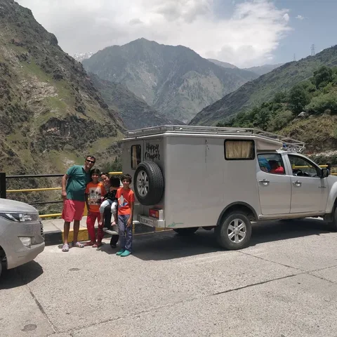 Oh what a beautiful, lovely coincidence. Something that can only happen on the open road. We ran into this family of #Ha