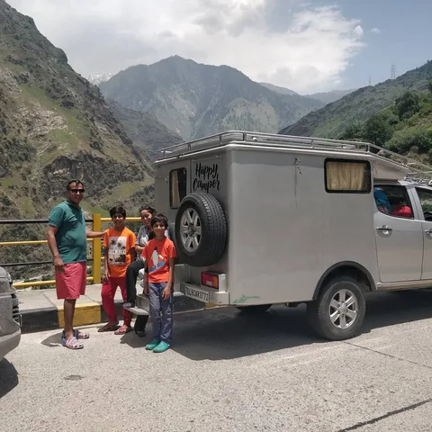 Oh what a beautiful, lovely coincidence. Something that can only happen on the open road. We ran into this family of #Ha