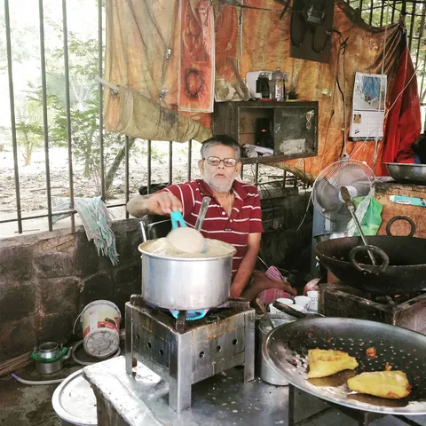चाय। अदरक वाली। पत्ती पका के कड़क।
