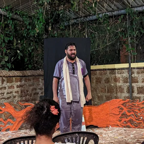 आज गोवा में हिंदी नाटक देखने का सौभाग्य प्राप्त हुआ। जामुन का पेड़, कलाकार मंदार जोग। शानदार प्रदर्शन।